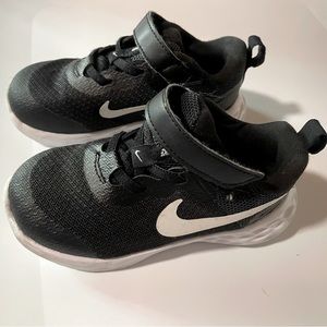 Toddler boys Nike sneakers